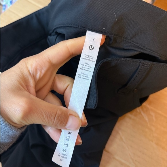Lululemon Black City Sleek 5 Pocket HR 7/8 Pants - Picture 4 of 5